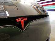 TESLA znak - emblem červená matná