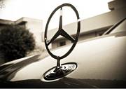 Mercedes emblém na přední kapotu - hvězda černá matná s vavříny