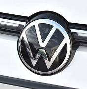 VW znak/emblém MK8 Golf 8 chrom - sada 2kusy