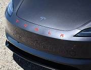 Nápis TESLA červený